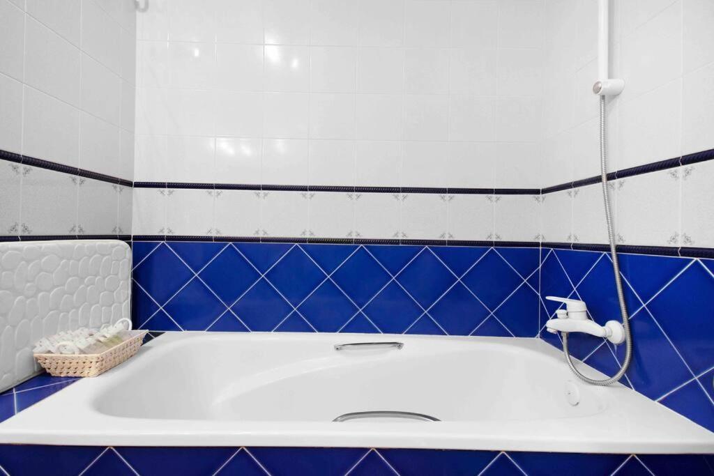 Апартаменты Duplex Tematico Andaluz Con Agradable Terraza - El Mirador De Benahavis 2 Экстерьер фото