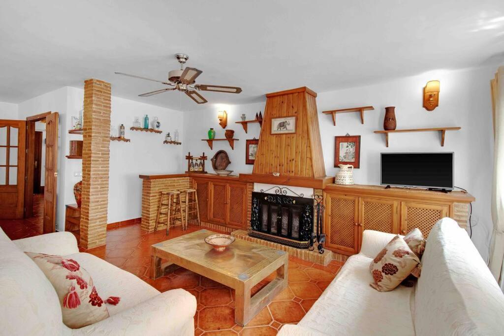 Апартаменты Duplex Tematico Andaluz Con Agradable Terraza - El Mirador De Benahavis 2 Экстерьер фото